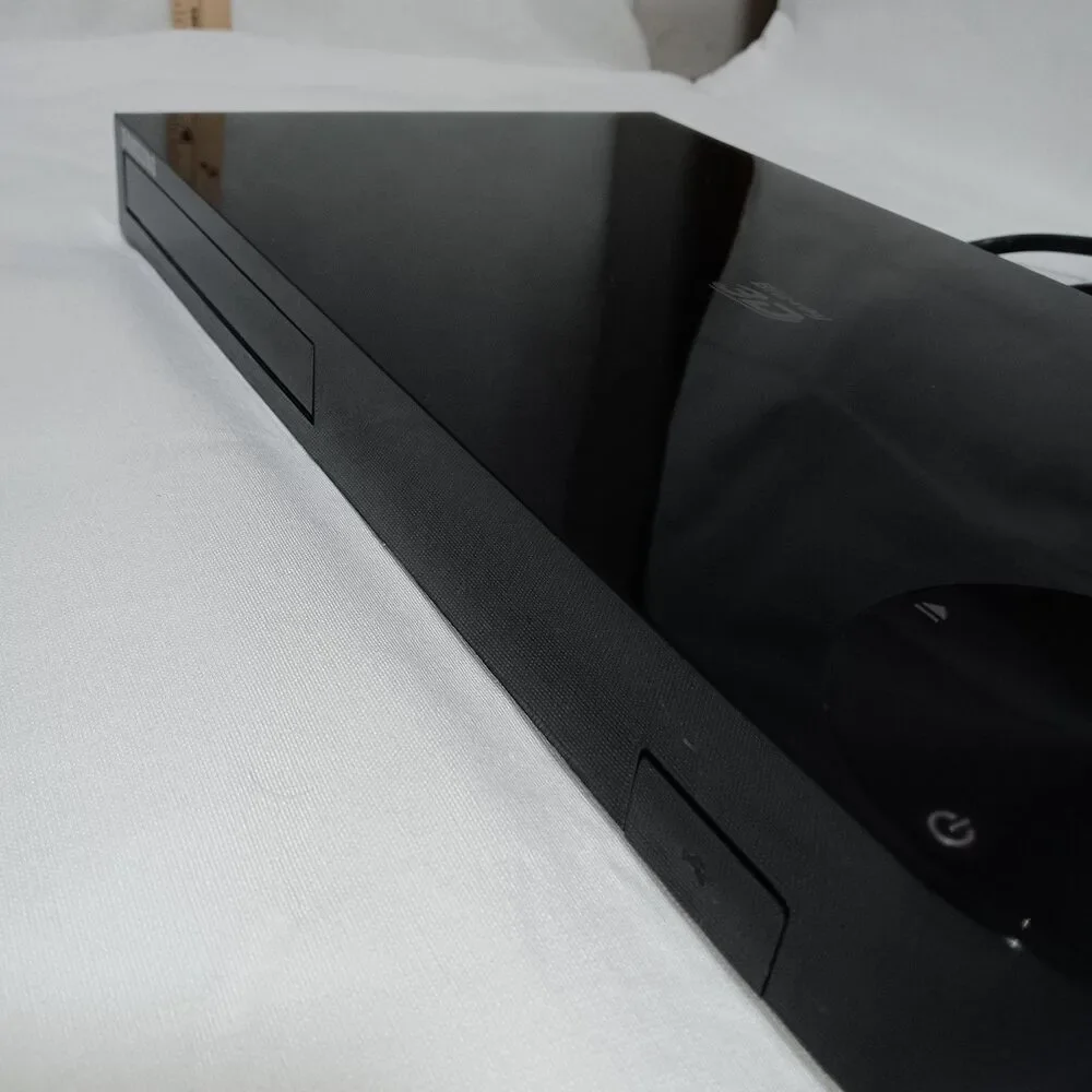 Samsung BD-F5900 3D Blu-ray DVD Player with HDMI Streaming and Wi-Fi No Remote